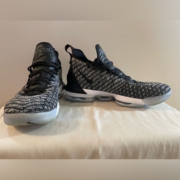 Nike LeBron 16, men’s size 11 - Picture 2 of 7